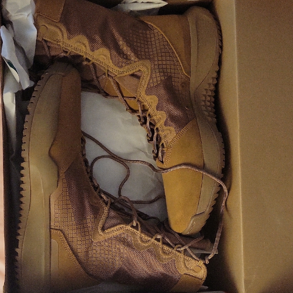 Nike NIB Men's Coyote Combat Boots